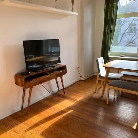 Altbauwohnung Mit Viel Charme In Zentraler Lage Apartment *